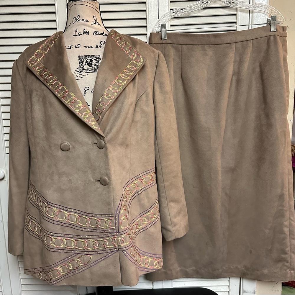 St Anthony Collection plus size skirt suit